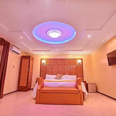Double M Exquisite Suites And Lounge Lekki Ogombo Luaran gambar