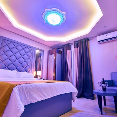 Double M Exquisite Suites And Lounge Lekki Ogombo Luaran gambar