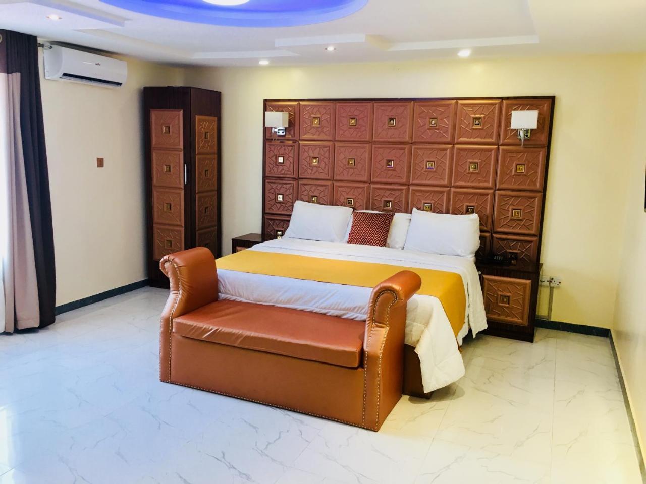 Double M Exquisite Suites And Lounge Lekki Ogombo Luaran gambar